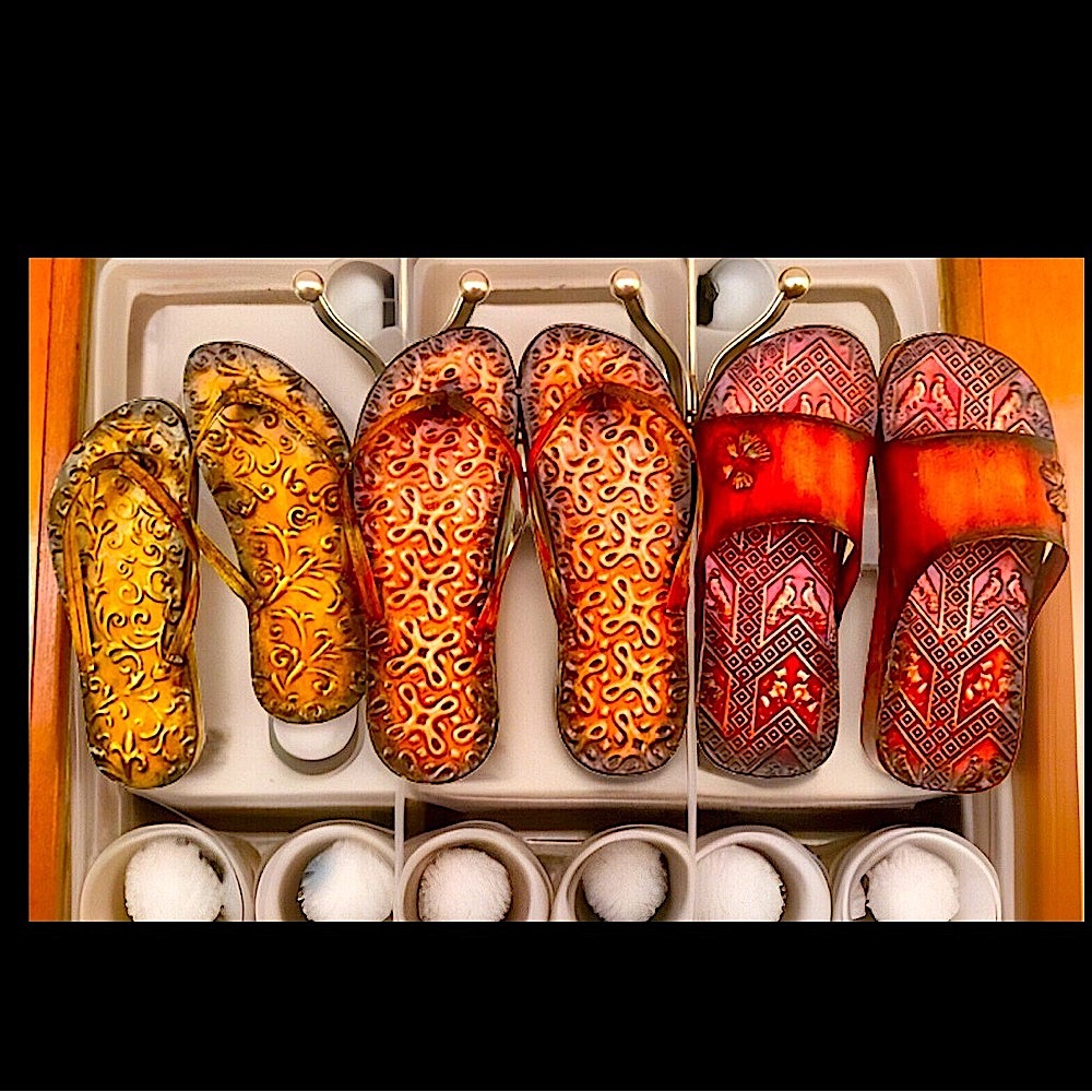 🩴CRESTVIEW COLLECTION🩴 STAMPED METAL LIFE SIZE FLIP FLOPS BEACH WALL ART NWT☀️